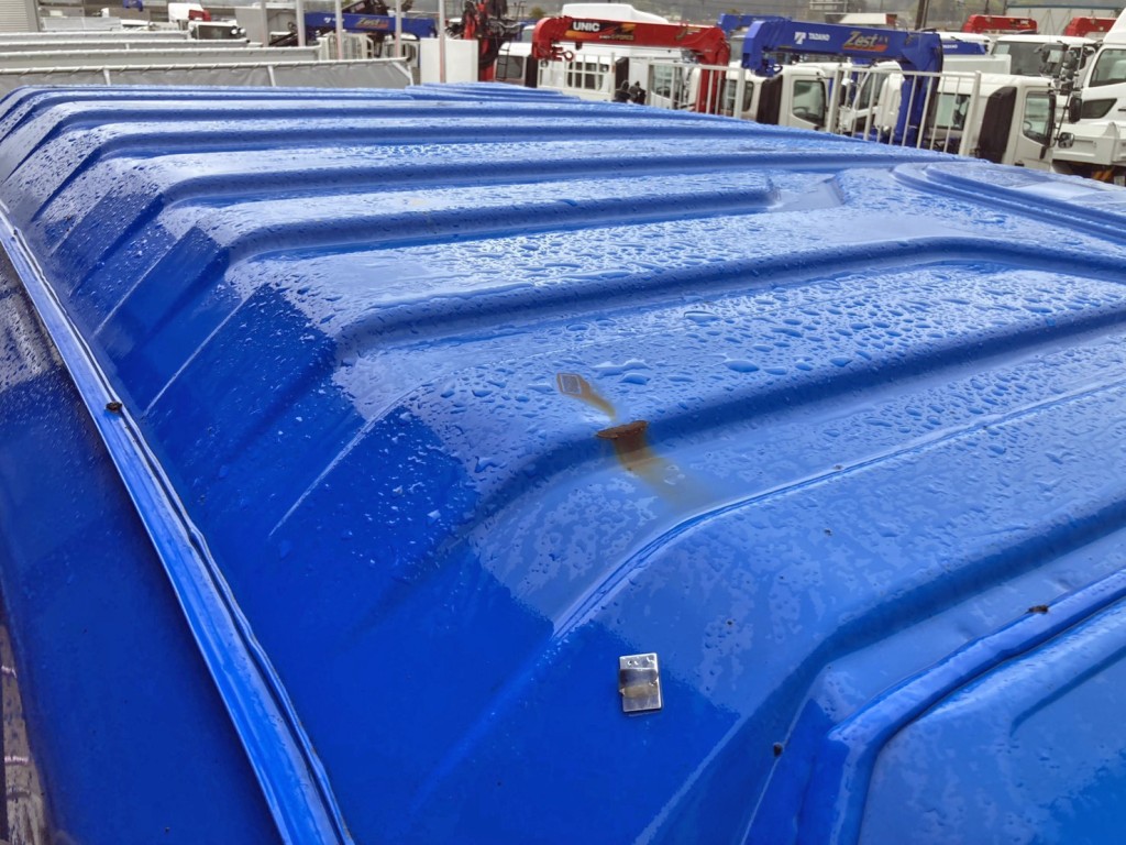 ルーフ運転席側後方にキズ・サビがあります。|いすゞ ギガ QKG-CXZ77ATの写真49