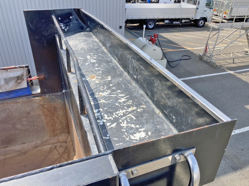 シートデッキの状態です。(ステーに曲がりがあります)|トレクス  PFB22301の写真12