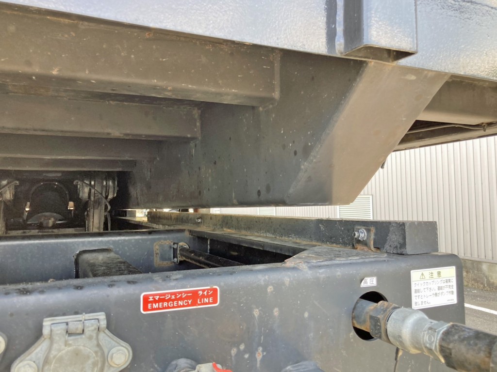 縦ネタ前方と枕木の間にスキマがあります。(助手席側)|トレクス  PFB22301の写真16