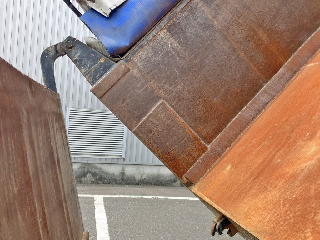 助手席側アオリ後方にパッチ当て箇所があります。|トレクス  PFB22301の写真23