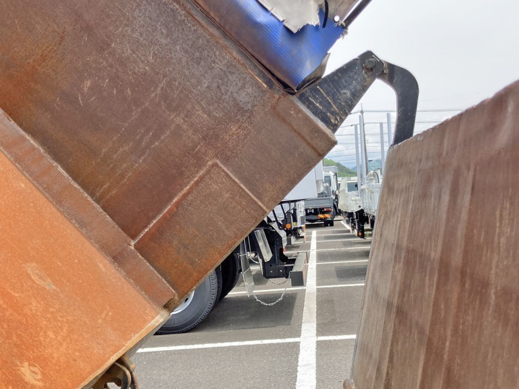 運転席側アオリ後方にパッチ当て箇所があります。|トレクス  PFB22301の写真24