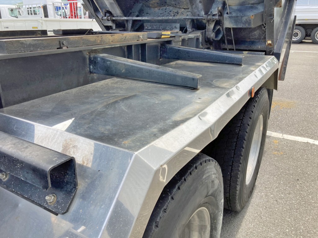 助手席側リヤフェンダーにヘコミがあります。|トレクス  PFB22301の写真27