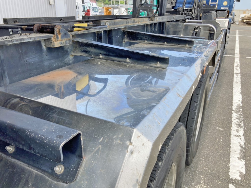 運転席側リヤフェンダーにヘコミがあります。|トレクス  PFB22301の写真28