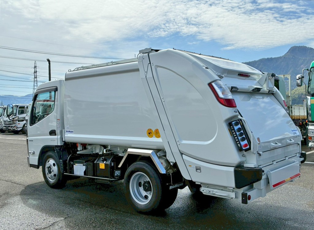 三菱 キャンター 2RG-FEAV0(2WD)の写真3