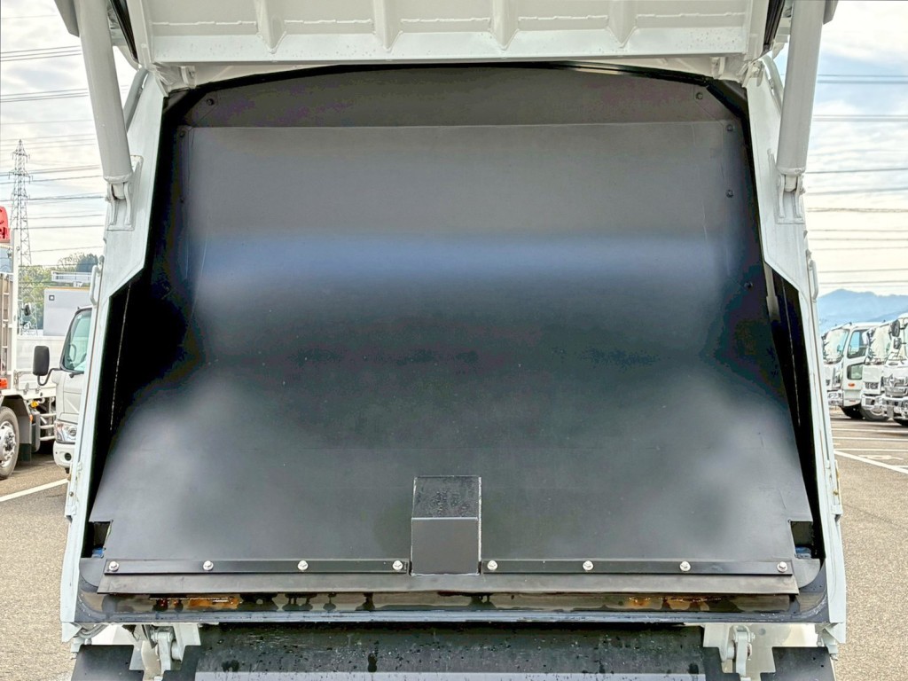 排出板の状態です。|三菱 キャンター 2RG-FEAV0(2WD)の写真11