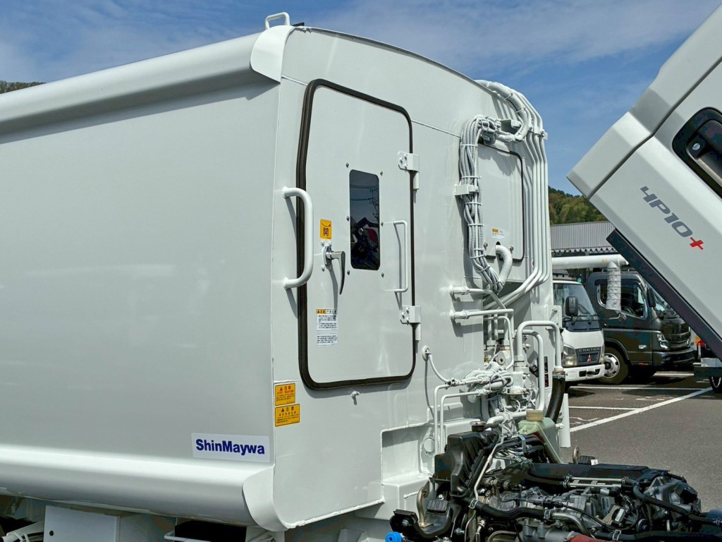 タンク前方の状態です。|三菱 キャンター 2RG-FEAV0(2WD)の写真14