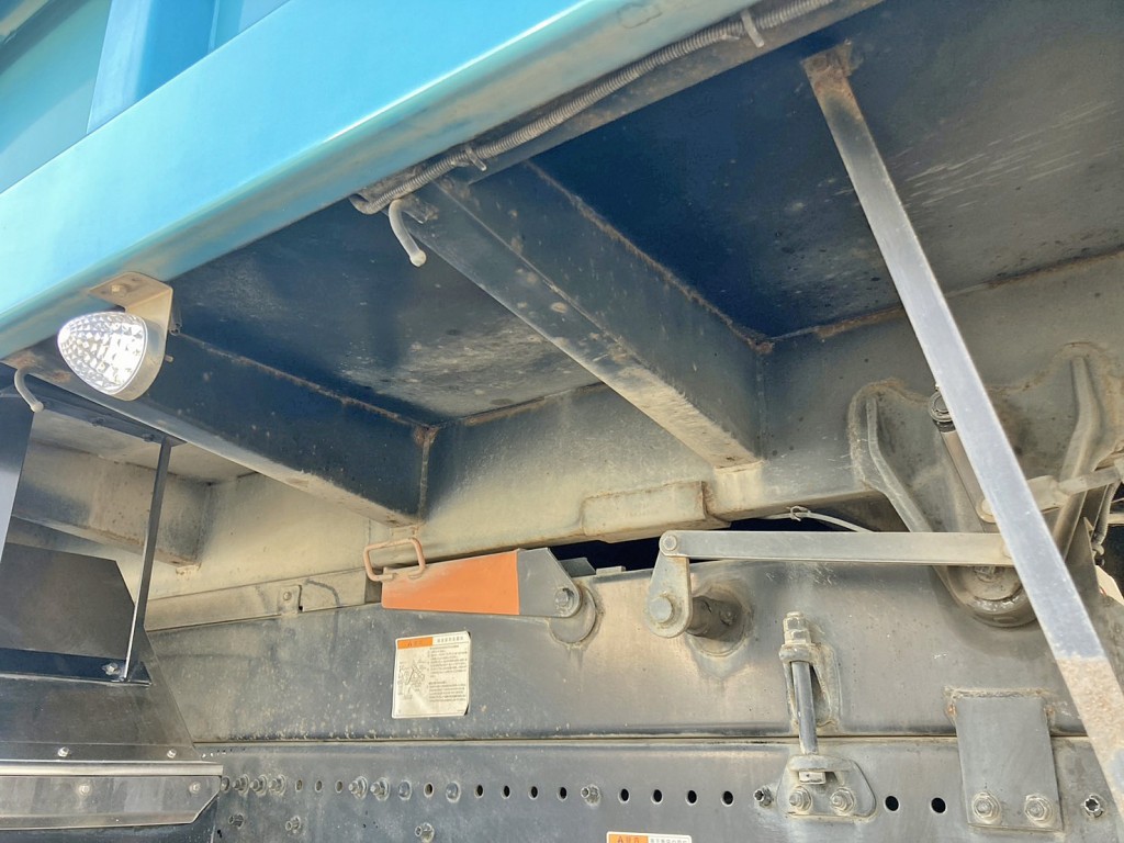 シャーシとネタの状態です。(縦ネタ・横ネタは鉄製です)|日野 プロフィア 2DG-FS1EHAの写真6