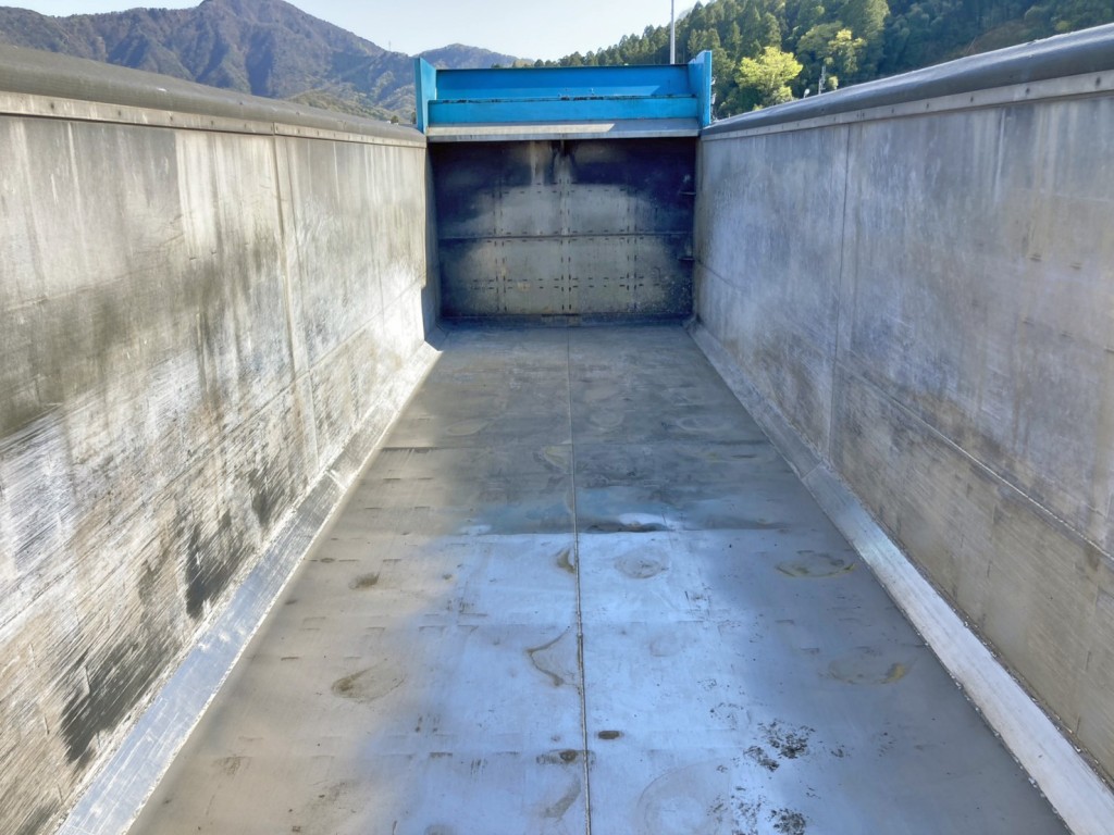 左右・床はステンレス製です。|日野 プロフィア 2DG-FS1EHAの写真12