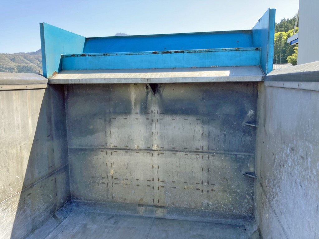 プロテクターもステンレス製です。|日野 プロフィア 2DG-FS1EHAの写真13