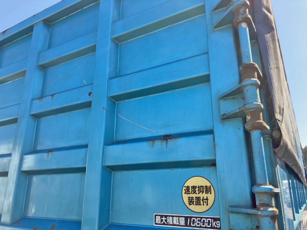 リヤゲート運転席側にキズがあります。|日野 プロフィア 2DG-FS1EHAの写真27