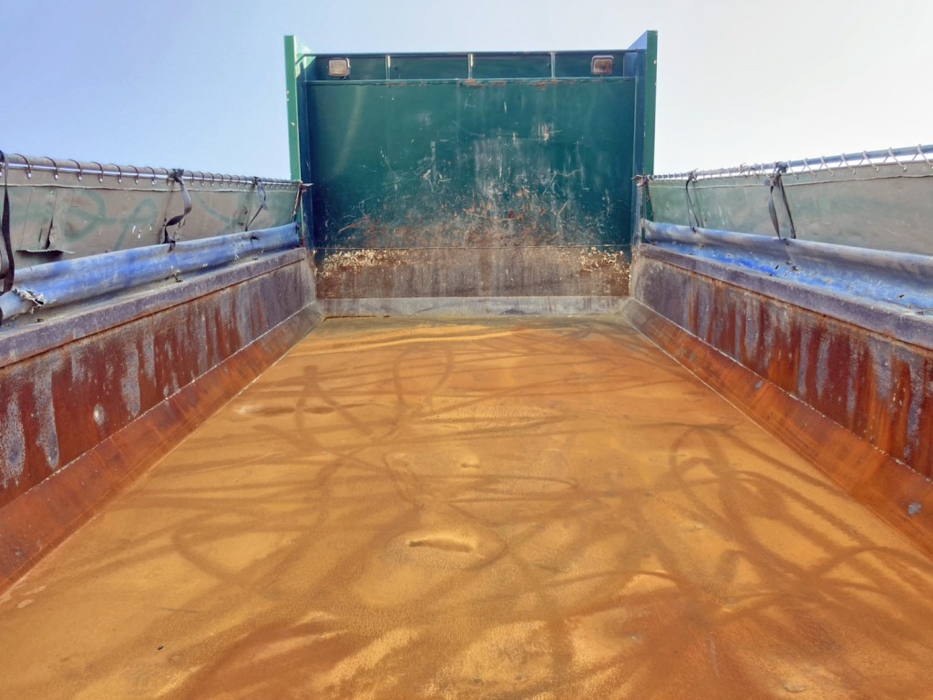 床は鉄板です。|UDトラックス クオン QKG-CW5XLの写真10