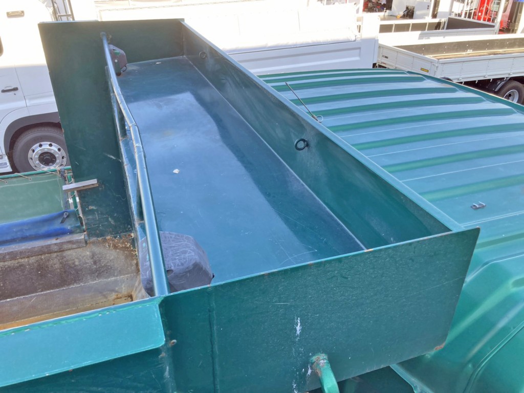 シートデッキの状態です。(ステーに曲がりがあります)|UDトラックス クオン QKG-CW5XLの写真15