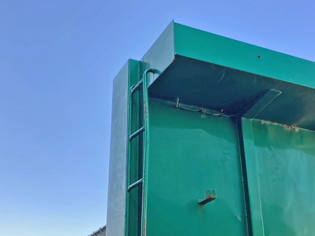 運転席側ハシゴに少々曲がりがあります。|UDトラックス クオン QKG-CW5XLの写真17