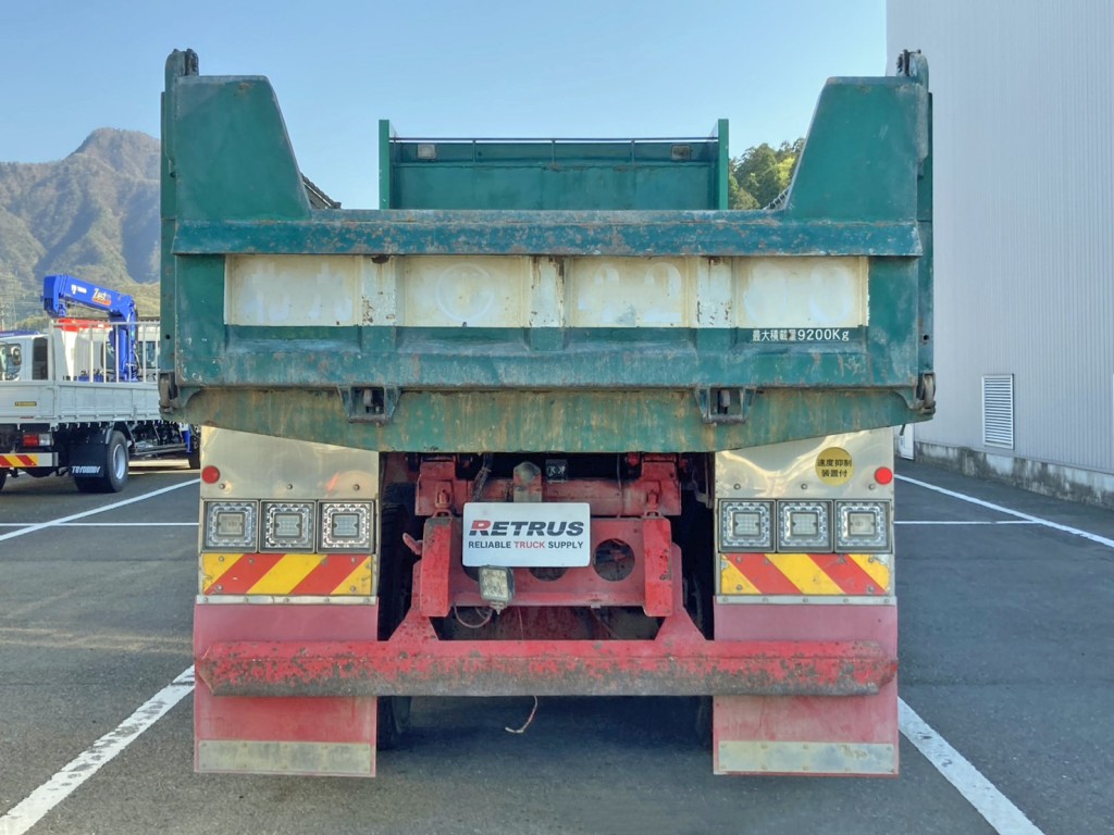 リヤ周りの状態です。(シールはがし跡があります)|UDトラックス クオン QKG-CW5XLの写真26