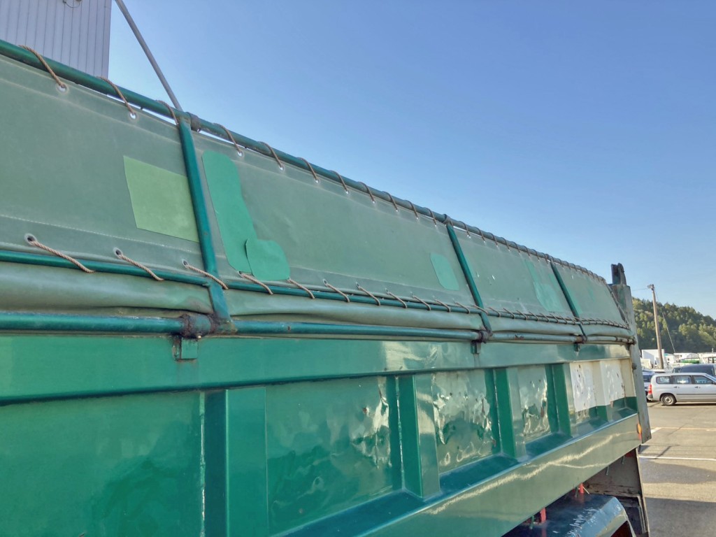 助手席側コボレーンシートにパッチ当て箇所があります。|UDトラックス クオン QKG-CW5XLの写真29