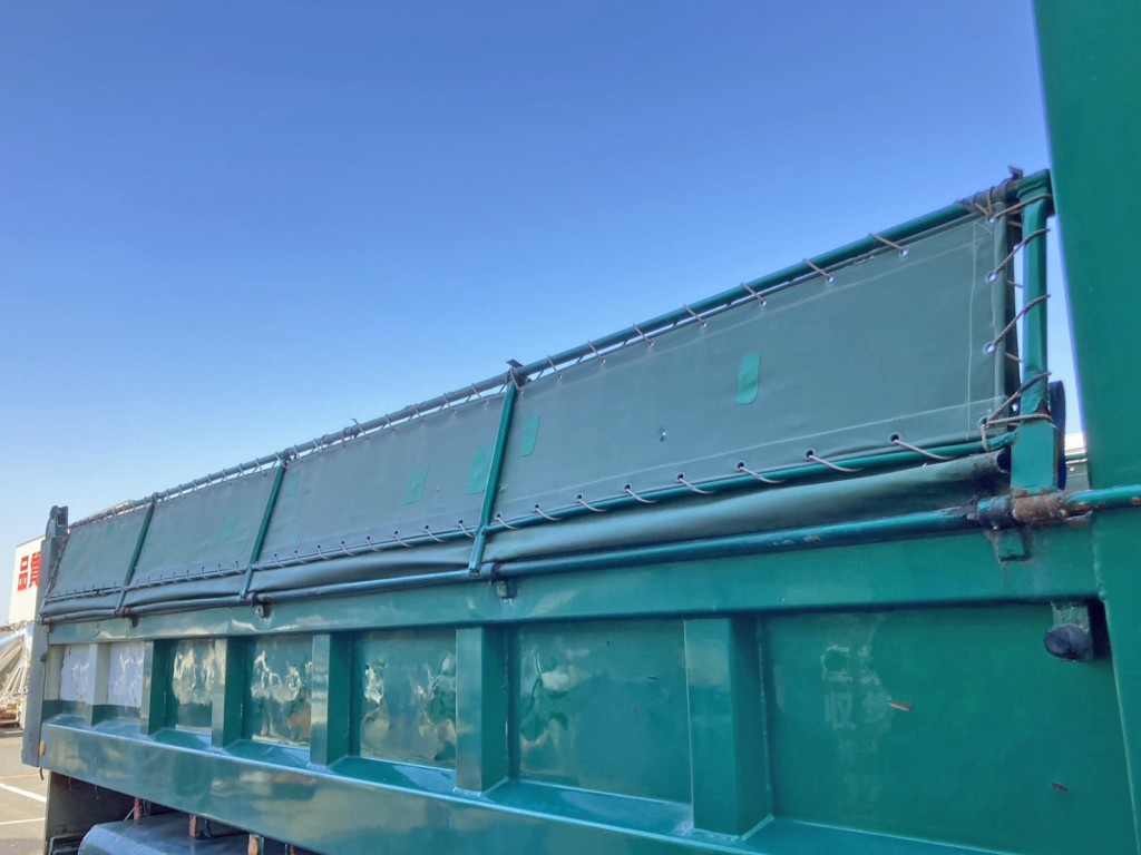 運転席側コボレーンシートにパッチ当て・破れ箇所があります。|UDトラックス クオン QKG-CW5XLの写真30