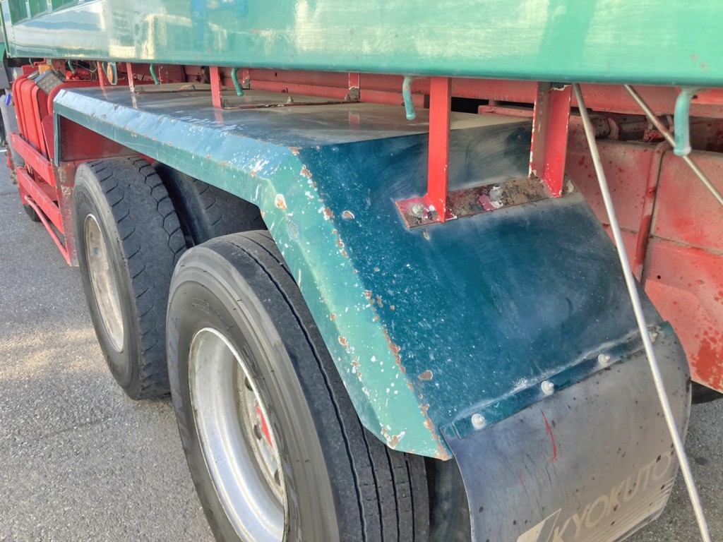 助手席側リヤフェンダーにキズ・曲がりがあります。|UDトラックス クオン QKG-CW5XLの写真34