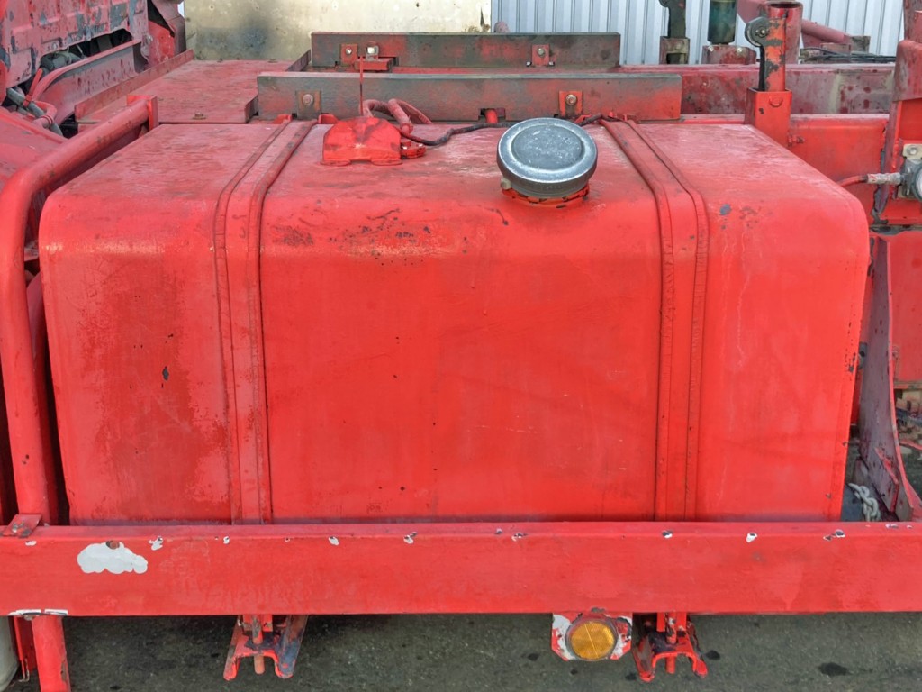 燃料タンクは300Lです。|UDトラックス クオン QKG-CW5XLの写真41