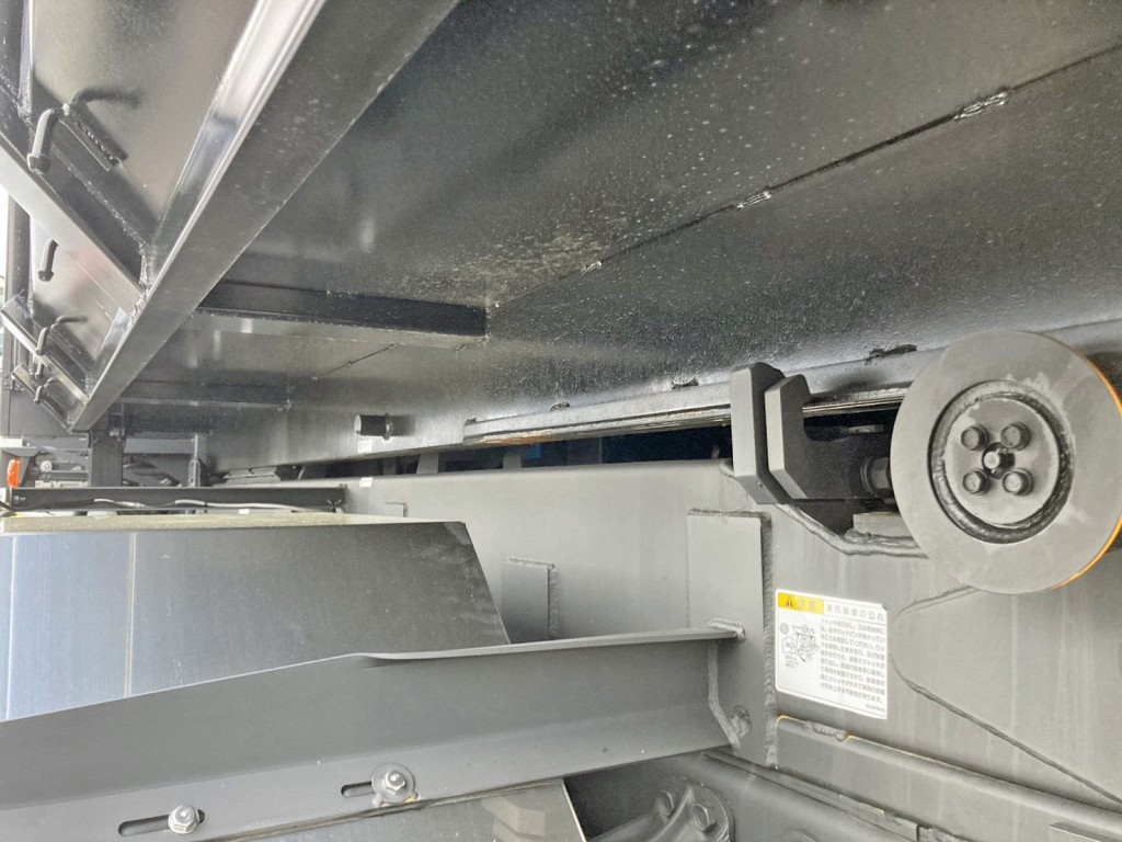 シャーシとネタの状態です。(コンテナ縦ネタ・横ネタは鉄製です)|いすゞ フォワード 2RG-FTR90U4の写真8