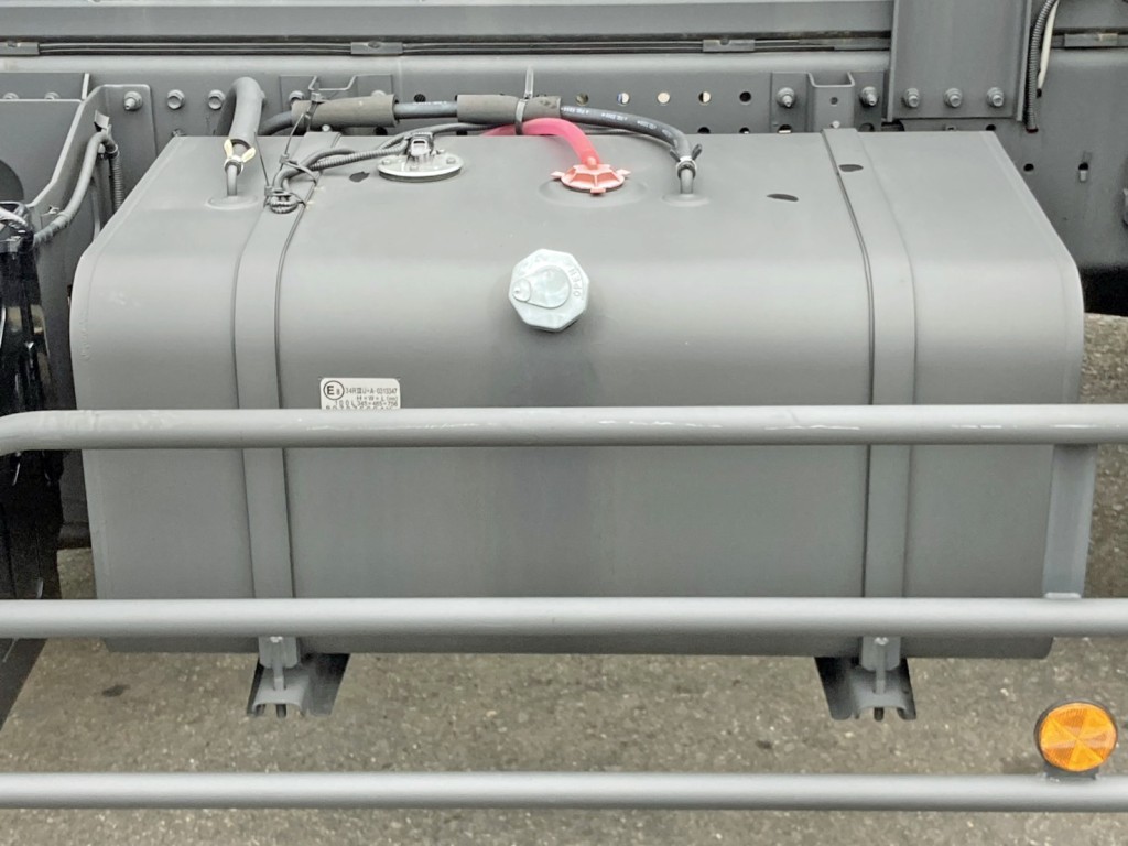 燃料タンクは100Lです。|いすゞ フォワード 2RG-FTR90U4の写真28