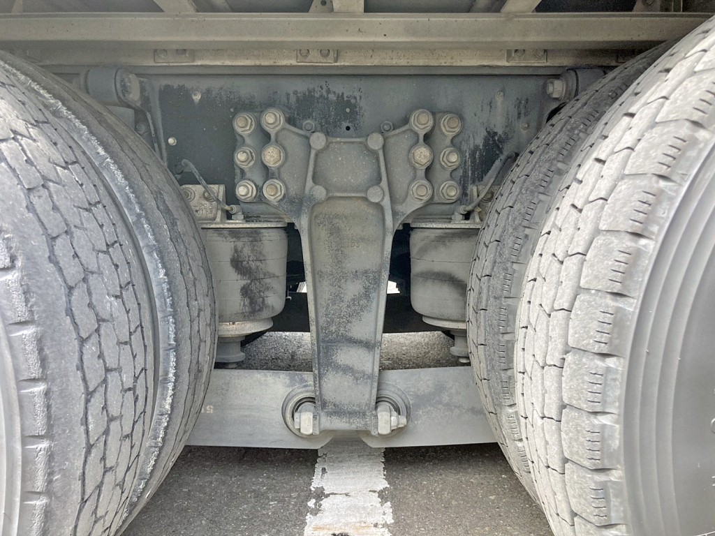 エアサスです。|いすゞ ギガ 2PG-CYJ77Cの写真5