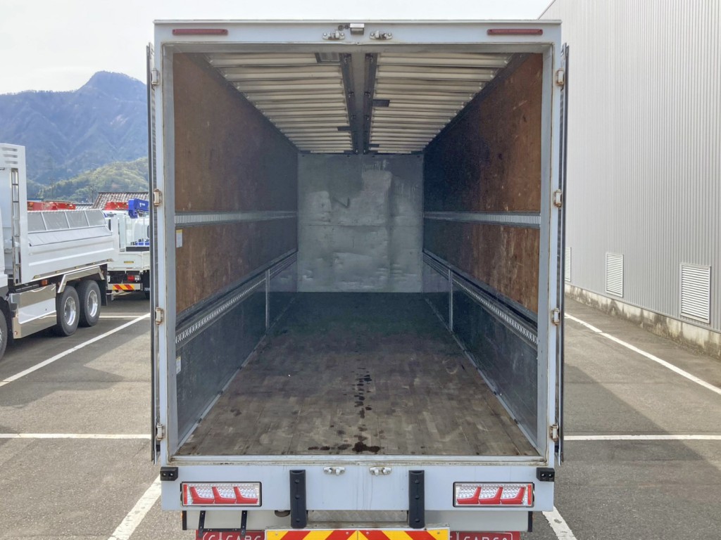 いすゞ ギガ 2PG-CYJ77Cの写真10