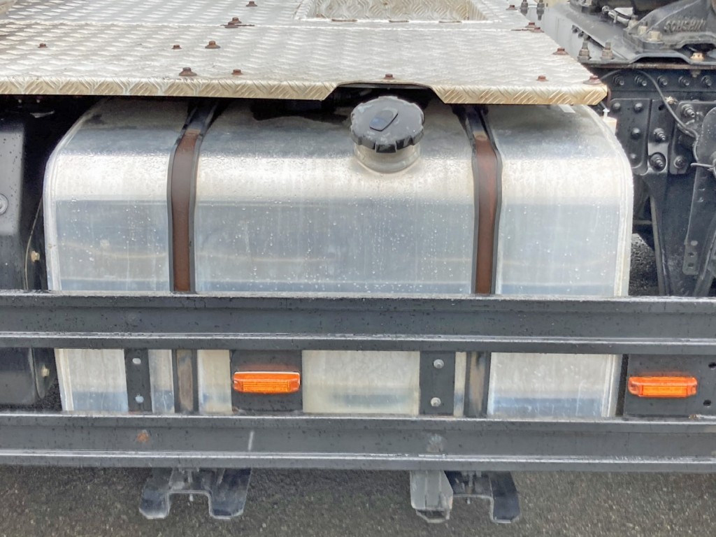 燃料タンクは400Lアルミ製です。|UDトラックス クオン 2PG-GK5AABの写真16