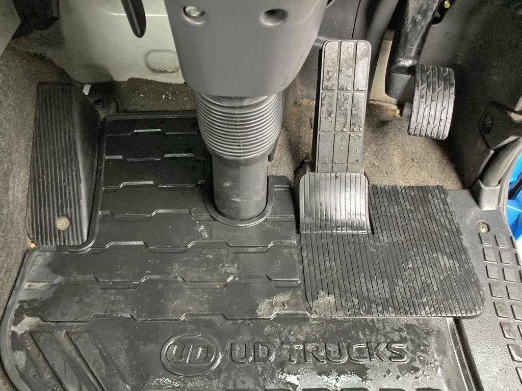 2ペダル仕様です。|UDトラックス クオン 2PG-GK5AABの写真20