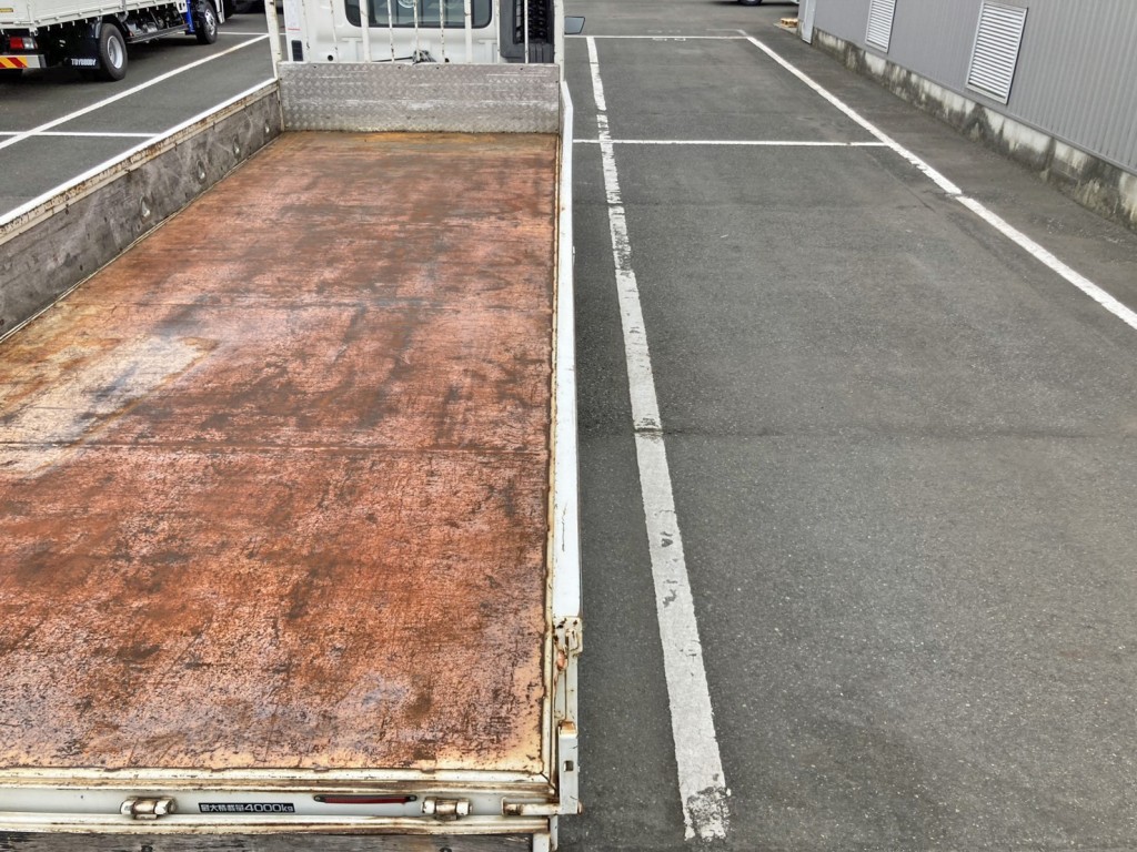 運転席側アオリ前方に曲がりがあります。|日野 レンジャー TKG-FC9JKAA(2WD)の写真11