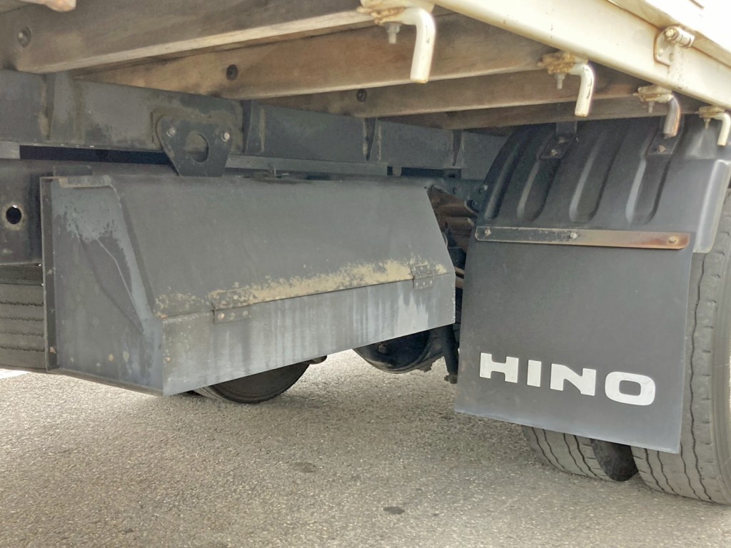 ボディー運転席側後方に工具箱が付いています。|日野 レンジャー TKG-FC9JKAA(2WD)の写真17