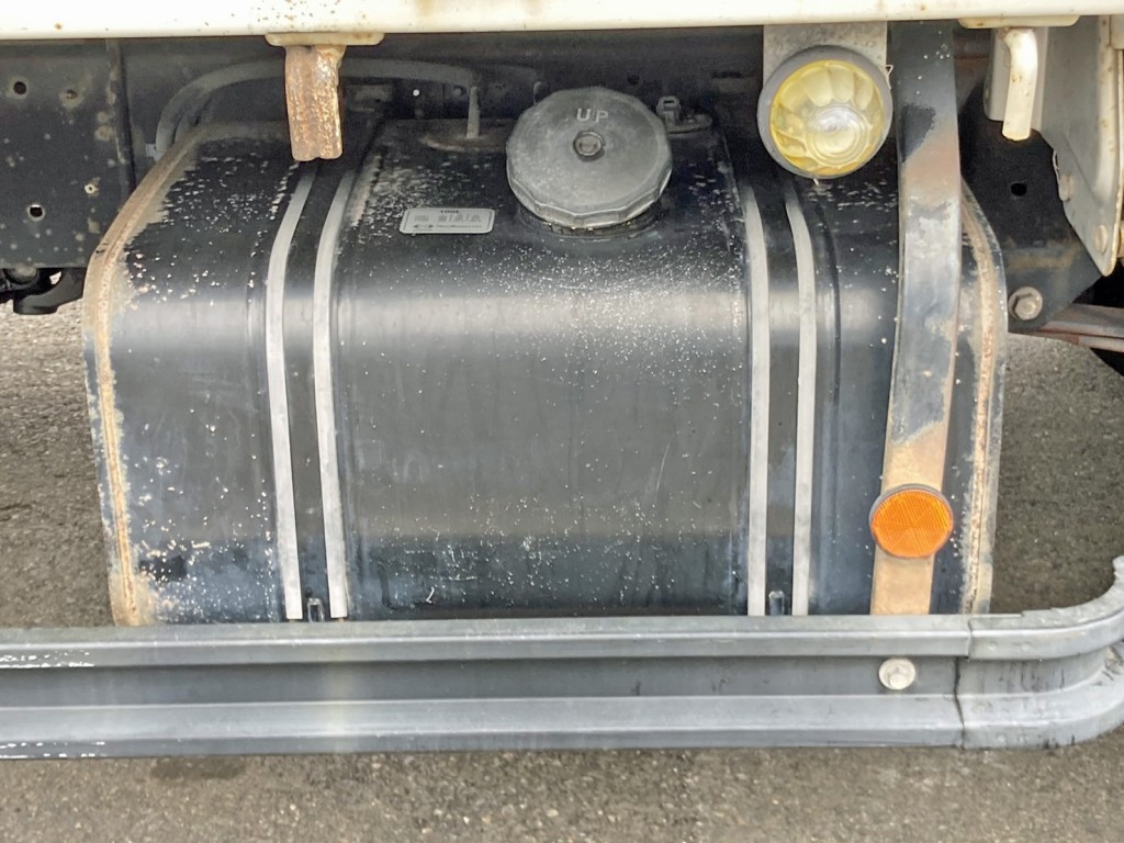 燃料タンクは100Lです。|日野 レンジャー TKG-FC9JKAA(2WD)の写真27