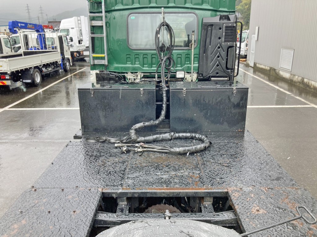 踊り場の状態です。|いすゞ ギガ 2DG-EXZ52CKの写真9