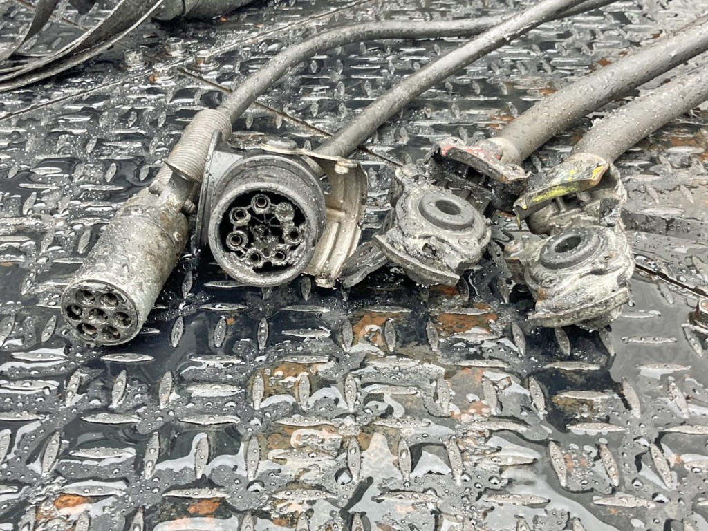 接続コネクターです。|いすゞ ギガ 2DG-EXZ52CKの写真11