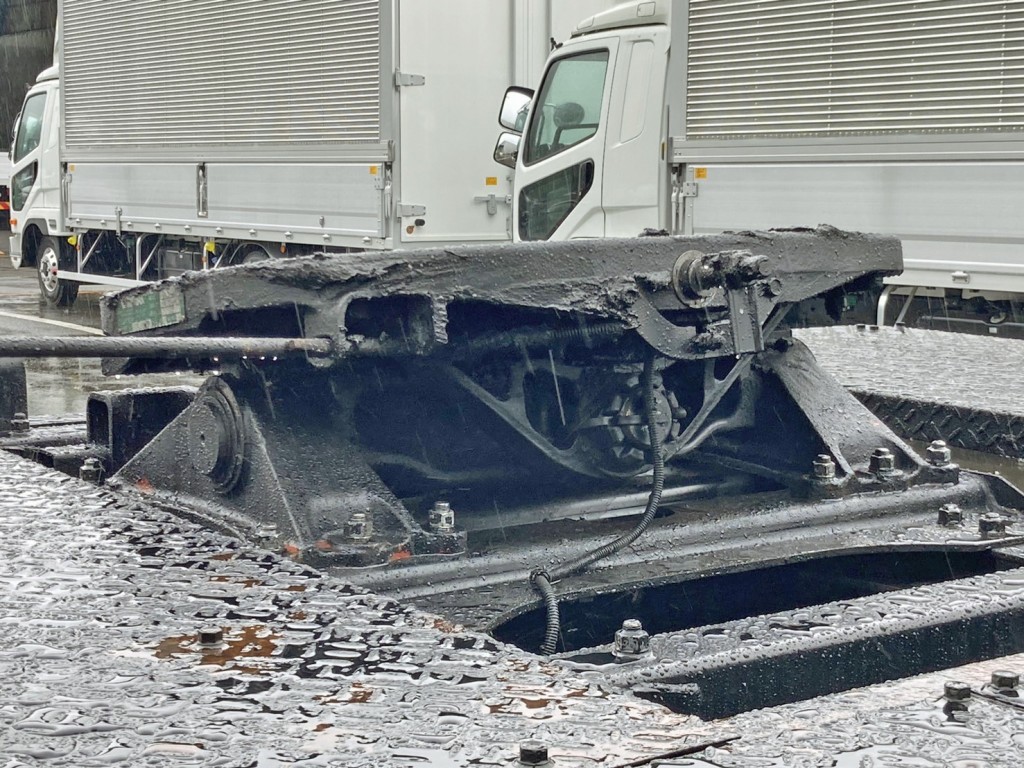 十字カプラです。|いすゞ ギガ 2DG-EXZ52CKの写真12