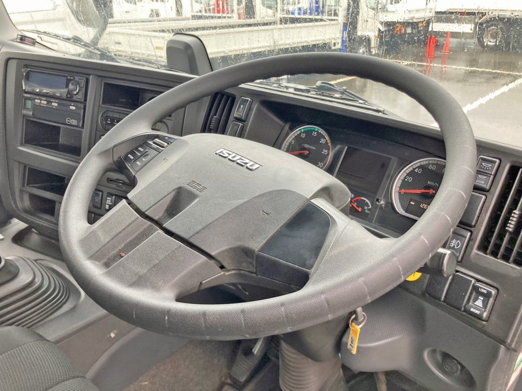 ハンドルグリップにスレがあります。|いすゞ ギガ 2DG-EXZ52CKの写真20