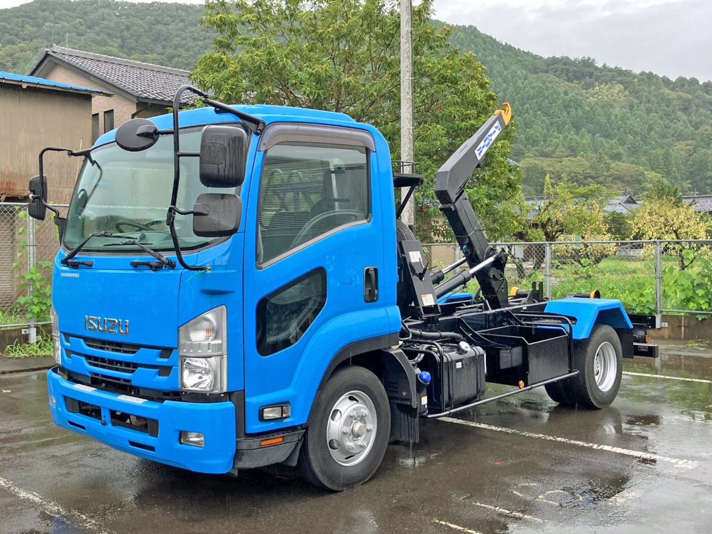 いすゞ フォワード 2RG-FRR90S2(2WD)の写真1