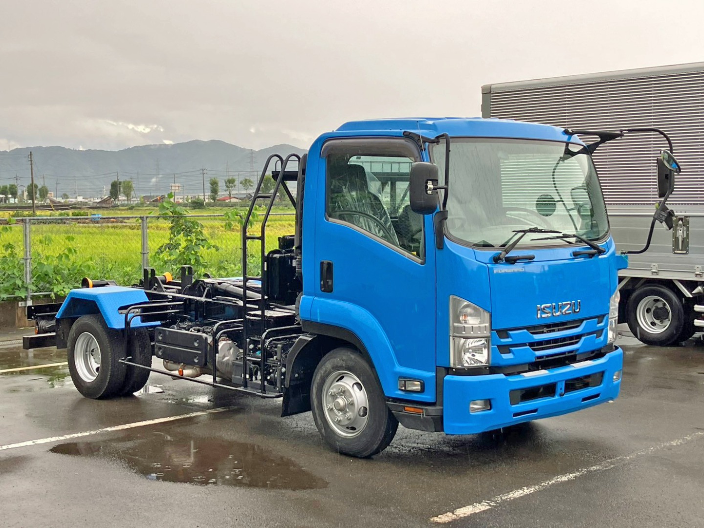 いすゞ フォワード 2RG-FRR90S2(2WD)の写真2