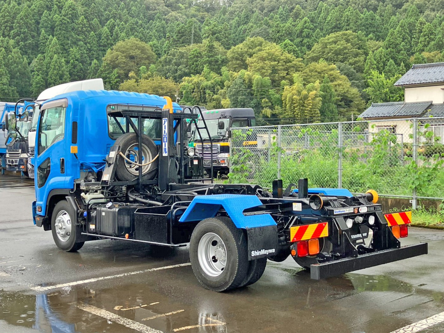 いすゞ フォワード 2RG-FRR90S2(2WD)の写真3