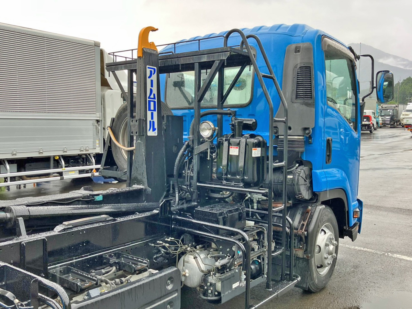 デッキが付いています。|いすゞ フォワード 2RG-FRR90S2(2WD)の写真8