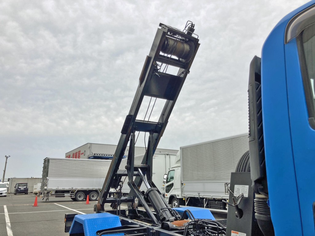 いすゞ フォワード 2RG-FRR90S2(2WD)の写真9