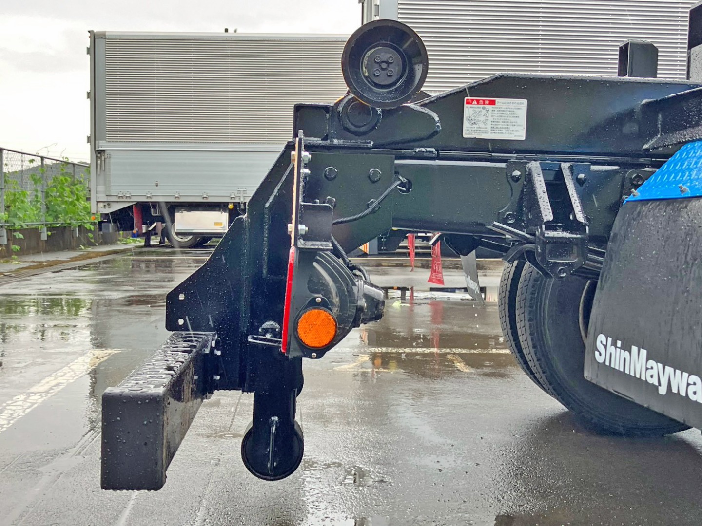 ジャッキは手動式です。|いすゞ フォワード 2RG-FRR90S2(2WD)の写真13