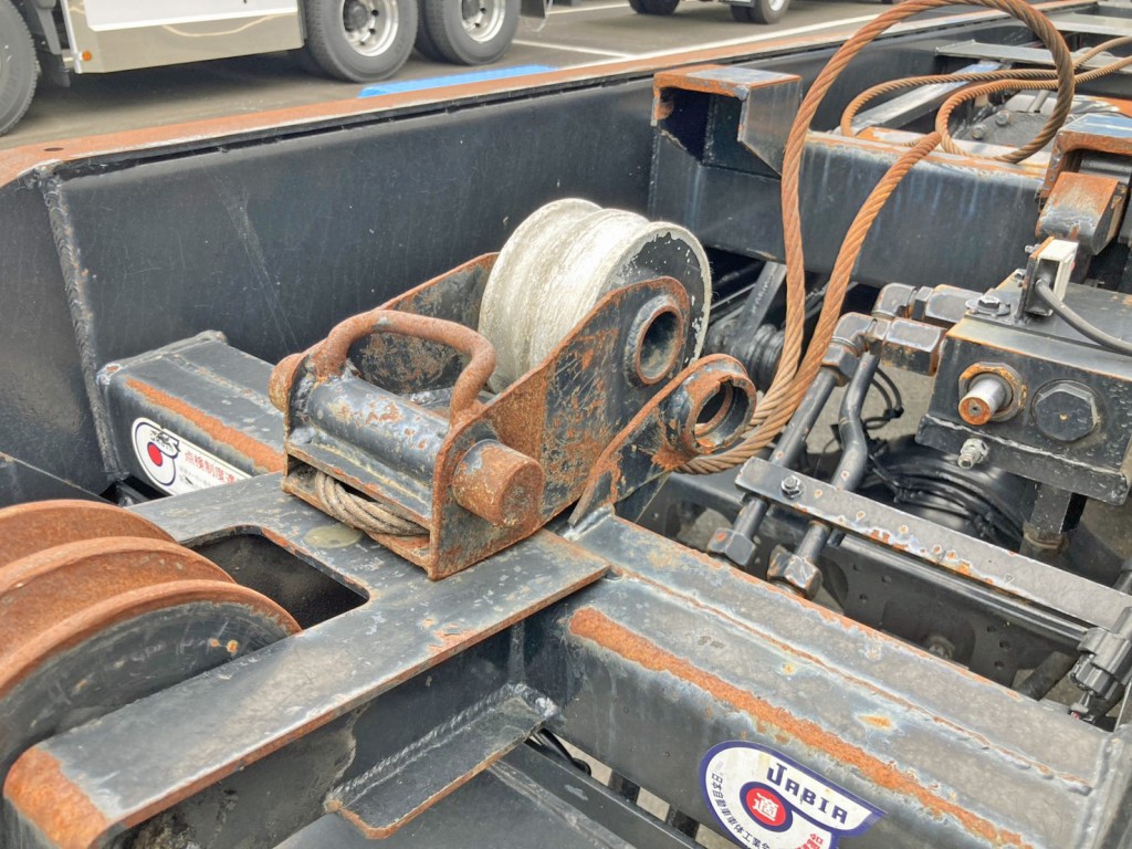 運転席側フック掛けステーに曲がりがあります。|いすゞ フォワード 2RG-FRR90S2(2WD)の写真14