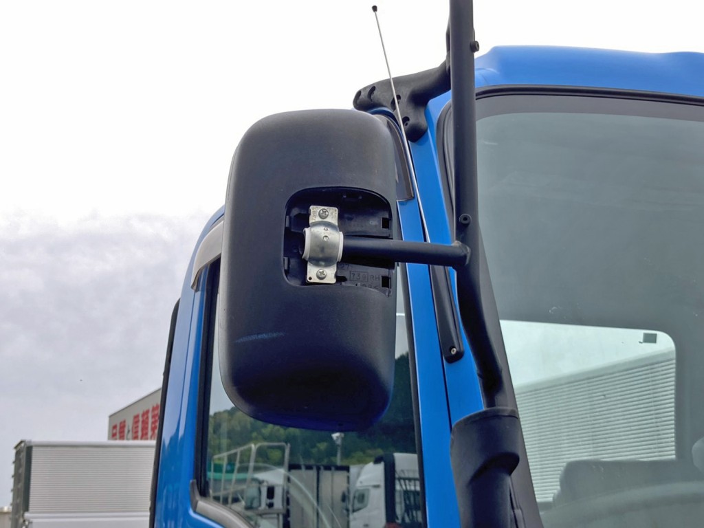 運転席側サイドミラー取り付け部カバー欠品しています。|いすゞ フォワード 2RG-FRR90S2(2WD)の写真18