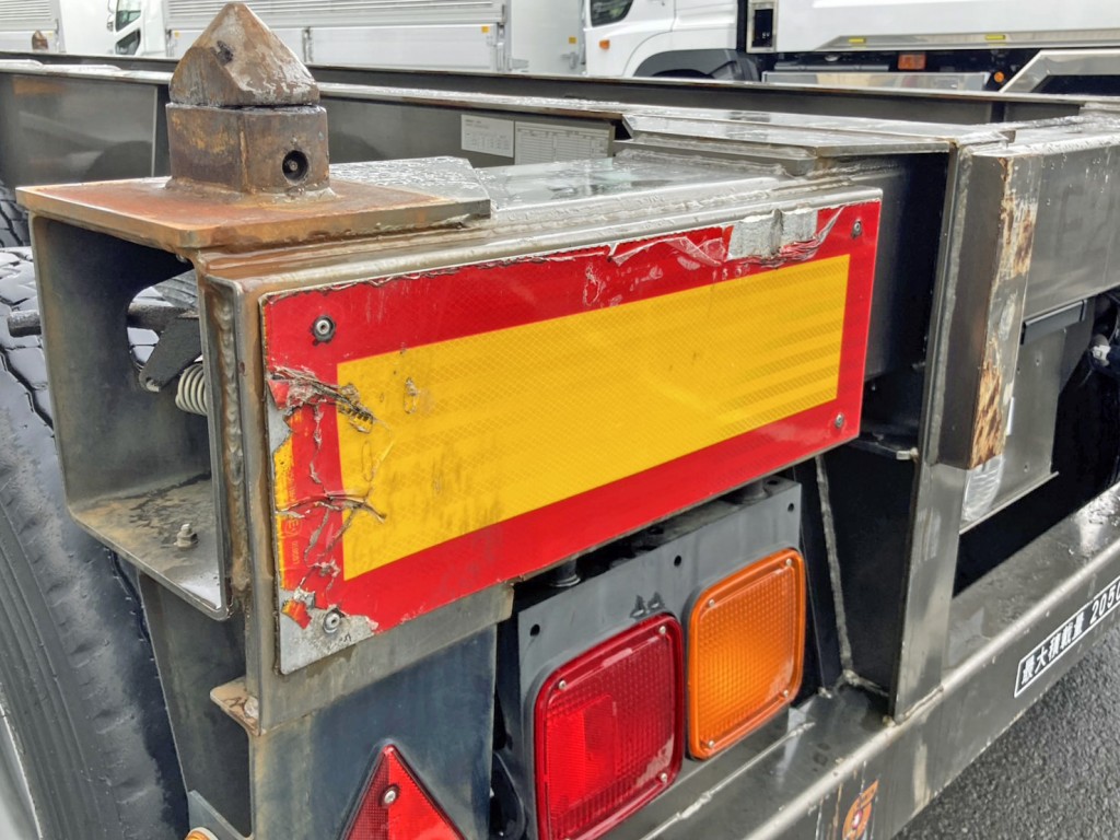 助手席側反射板にめくれがあります。|トレクス  CTB22002の写真15