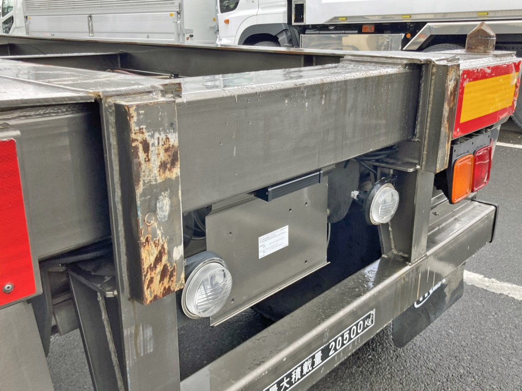 左右メインフレーム後端にキズがあります。(助手席側)|トレクス  CTB22002の写真16