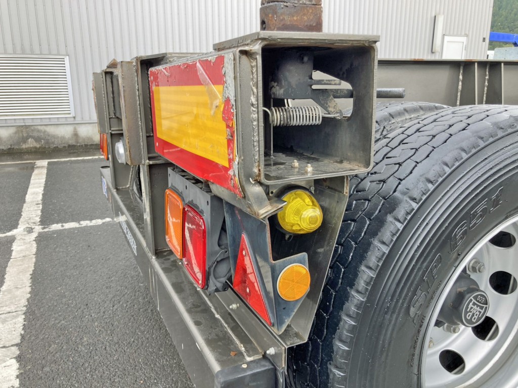 運転席側三角板ステーに曲がりがあります。|トレクス  CTB22002の写真18