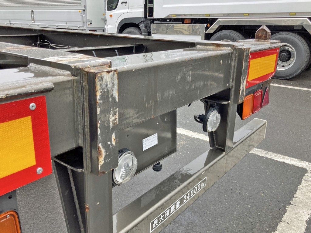 左右メインフレーム後端にキズがあります。(助手席側)|トレクス CTB24001の写真17