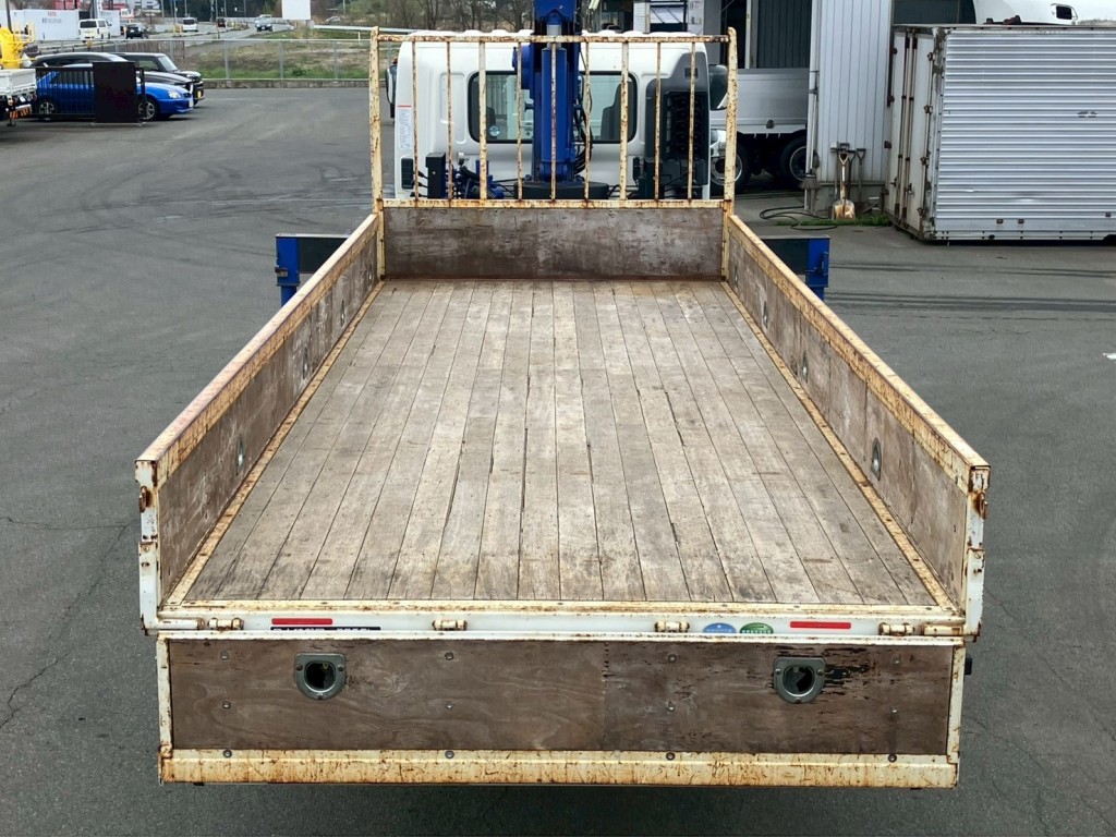 床は板張りです。|日野 レンジャー TKG-FC9JKAP(2WD)の写真9