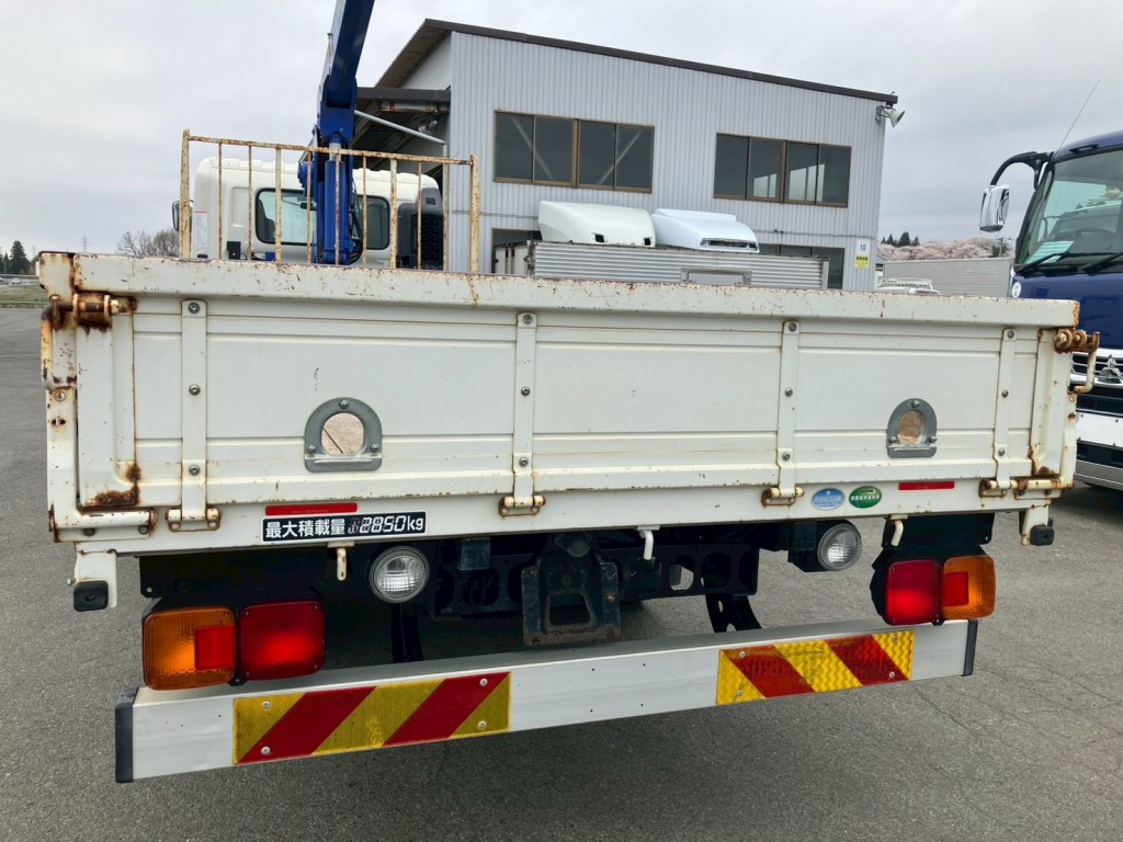 リアアオリにキズ・サビ・ヘコミがあります。|日野 レンジャー TKG-FC9JKAP(2WD)の写真29