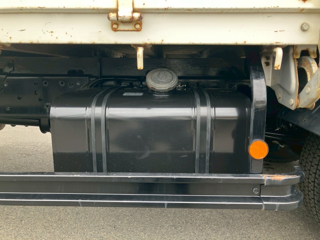 燃料タンクは100Lです。|日野 レンジャー TKG-FC9JKAP(2WD)の写真33